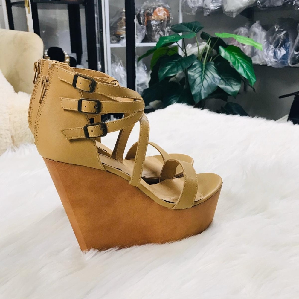 🆕️Tan three Strap Ankle buckles